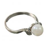 10K WHITE GOLD PEARL & DIAMOND RING
