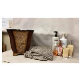 Bathroom Accessory Set With Soap Dispenser & Vase
