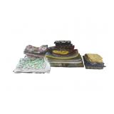 Assortment of kitchen clothes & mittens