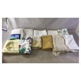 Linens and Tablecloths Lot