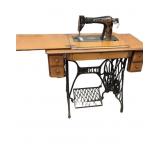 1910 Singer Sewing Machine in Cabinet