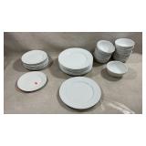 white Gibson Home Gracious Dining 30-Piece