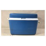 Rubbermaid cooler Blue(nice condition)