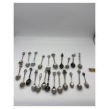 SELECTION OF VINTAGE COLLECTOR SPOONS