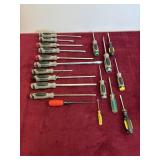 SELECTION OF ASSORTED SCREW DRIVERS