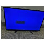 32 INCH RCA TV WITH NO REMOTE