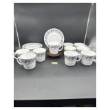 8 NORITAKE 'STEPHANIE' TEACUPS AND SAUCERS