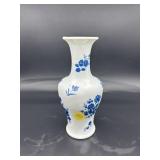 VINTAGE PORCELAIN VASE