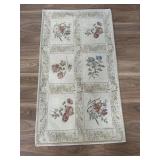VINTAGE STYLE RUG W. FLOWERS