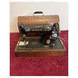 SINGER PORTABLE SEWING MACHINE WITH CASE AND KEY