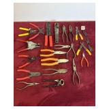 SELECTION OF ASSORTED PLIERS