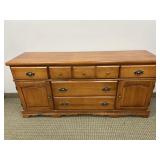 MAPLE DRESSER WITH FIVE DRAWERS AND TWO DOORS