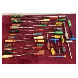 LOT OF ASSORTED SCREW DRIVERS