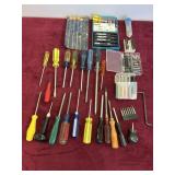 LOT OF ASSORTED SCREWDRIVERS