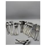 SET OF ONEIDA STAINLESS FLATWARE FOR 6 PLUS EXTRA