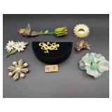 SELECTION OF VINTAGE BROOCHES