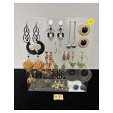 SELECTION OF FASHION PIERCED EARRINGS