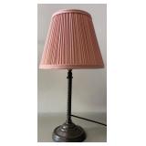 ANTIQUE TWISTED METAL STEM TABLE LAMP