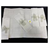 NEW LINEN PLACEMATS AND NAPKINS SET