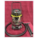 LIKE NEW STANLEY 8 GALLON SHOP VAC