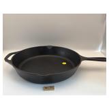 LODGE CAST IRON FRYING PAN