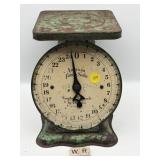ANTIQUE SCALE - AMERICAN FAMILY SCALE