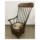 ANTIQUE COMMODE CHAIR