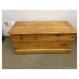 PINE BLANKET BOX WITH CEDAR LINING