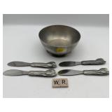 PEWTER DISH WITH 4 PEWTER HANDLE SPREADERS