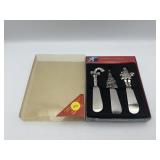 SET OF CHRISTMAS THEMED SPREADERS