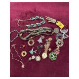 SMALL COLLECTION OF COSTUME JEWELRY