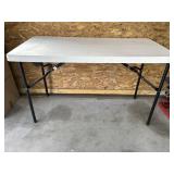 4 FT PLASTIC FOLDING TABLE