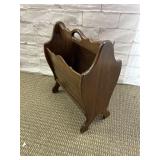 WOODEN MAGAZINE STAND
