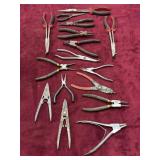 SELECTION OF NEEDLE NOSE AND HOG RING PLIERS