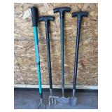 LOT OF SHORT HANDLED GARDEN TOOLS