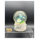 VINTAGE CARLTON CARD SNOW GLOBE