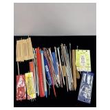 SELECTION OF KNITTING NEEDLES