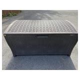 SUNCAST PASTIC DECK BOX