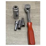 Mac Tools 3/8in Ratchet & 4 Sockets