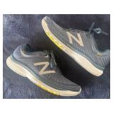 New Balance 860 Menï¿½s Size 10 US - Worn Once -
