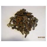 LOT OF MORE THAN 70 ANTIQUE KEYS