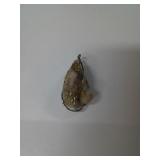 RAW QUARTZ WITH GOLDPENDANT