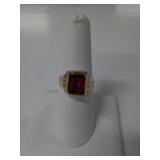 10 KT YELLOW GOLD, SYNTHETIC RUBY RING