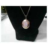 14 KT YELLOW GOLD AND DIAMOND LOCKET WITH CHAIN