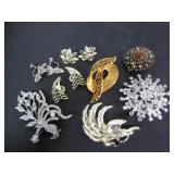 5 VINTAGE BROOCHES & 3 PAIR EARRINGS
