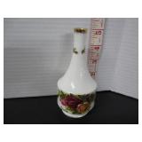 ROYAL ALBERT OLD COUNTRY ROSES BUD VASE