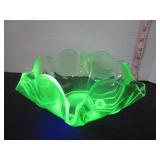 VINTAGE URANIUM GLASS RUFFLED RIM BOWL