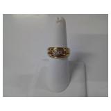 10 KT GOLD RING WITH SMALL DIAMONDS