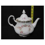 ROYAL ALBERT VINTAGE DIMITY ROSE TEA POT