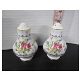 ROYAL ALBERT PETIT POINT SALT & PEPPER SET